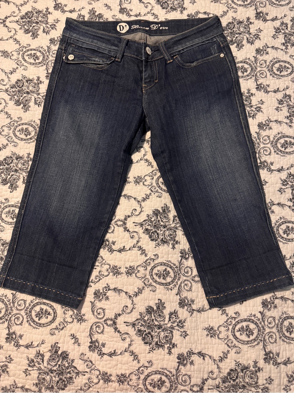 Bisou D’eve jeans, Dark Wash, Capri length